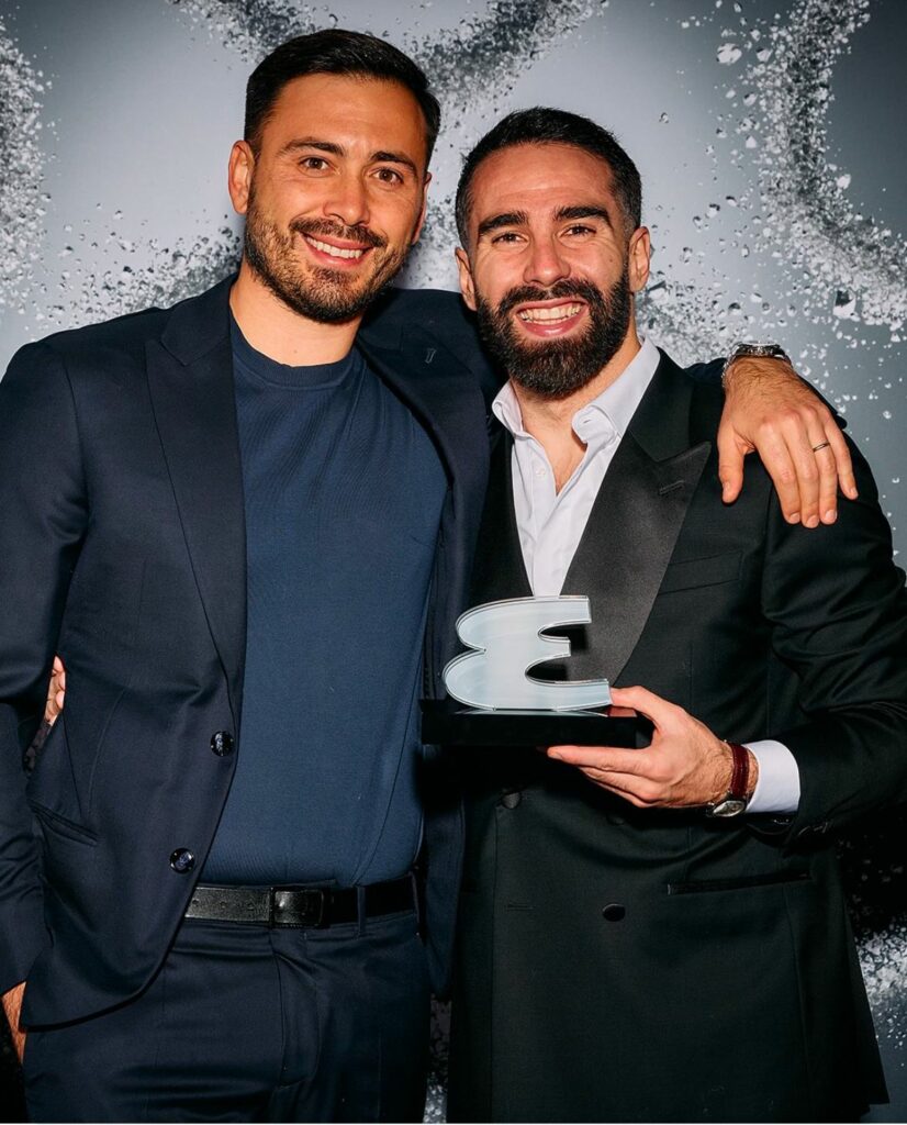 Blossom asiste a la entrega de Premios Esquire Hombres del Año y celebra el triunfo de Dani Carvajal
